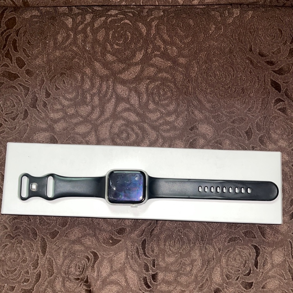 Pre-owned Apple Watch Series6.  44MM